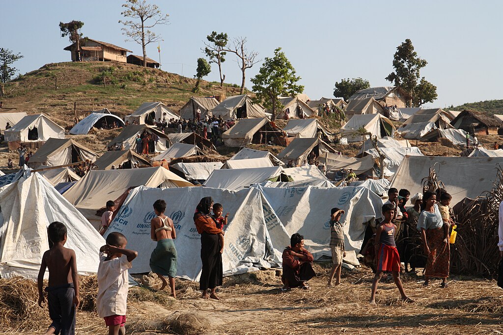 Emergency_food,_drinking_water_and_shelter_to_help_people_displaced_in_Rakhine_State,_western_Burma._(8288488088)